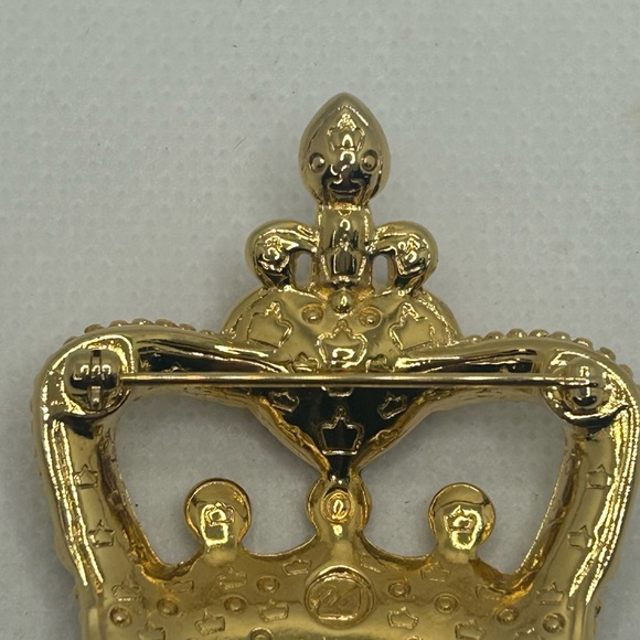 Swarovski Gold Plated Crown Pin Brooch with Bezel Set Crystals. NWT AND POUCH - Picture 7 of 10
